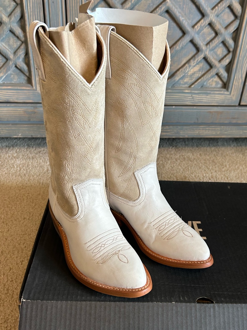 Frye Two Toned Ivory  Leather Boots Size 6.5 New in Box